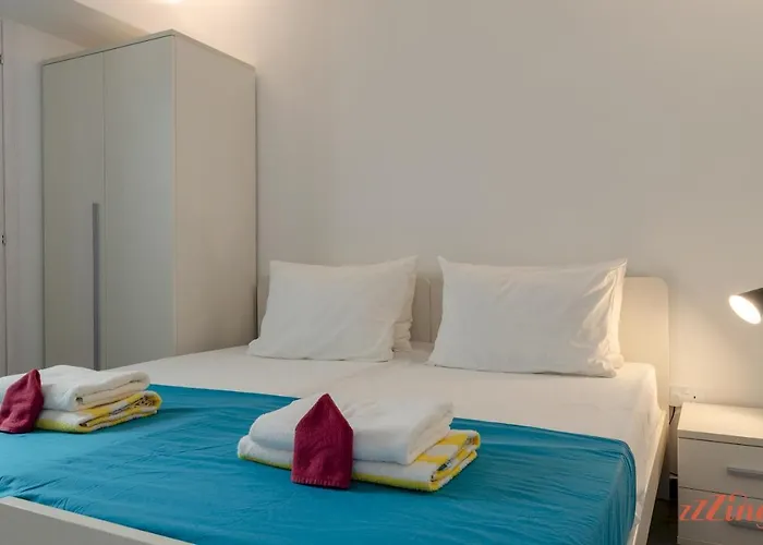 2 Bed Apartment W Distant Sea And Country Views