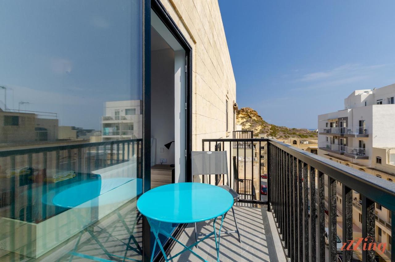 2 Bed W Distant Sea And Country Views Apartment