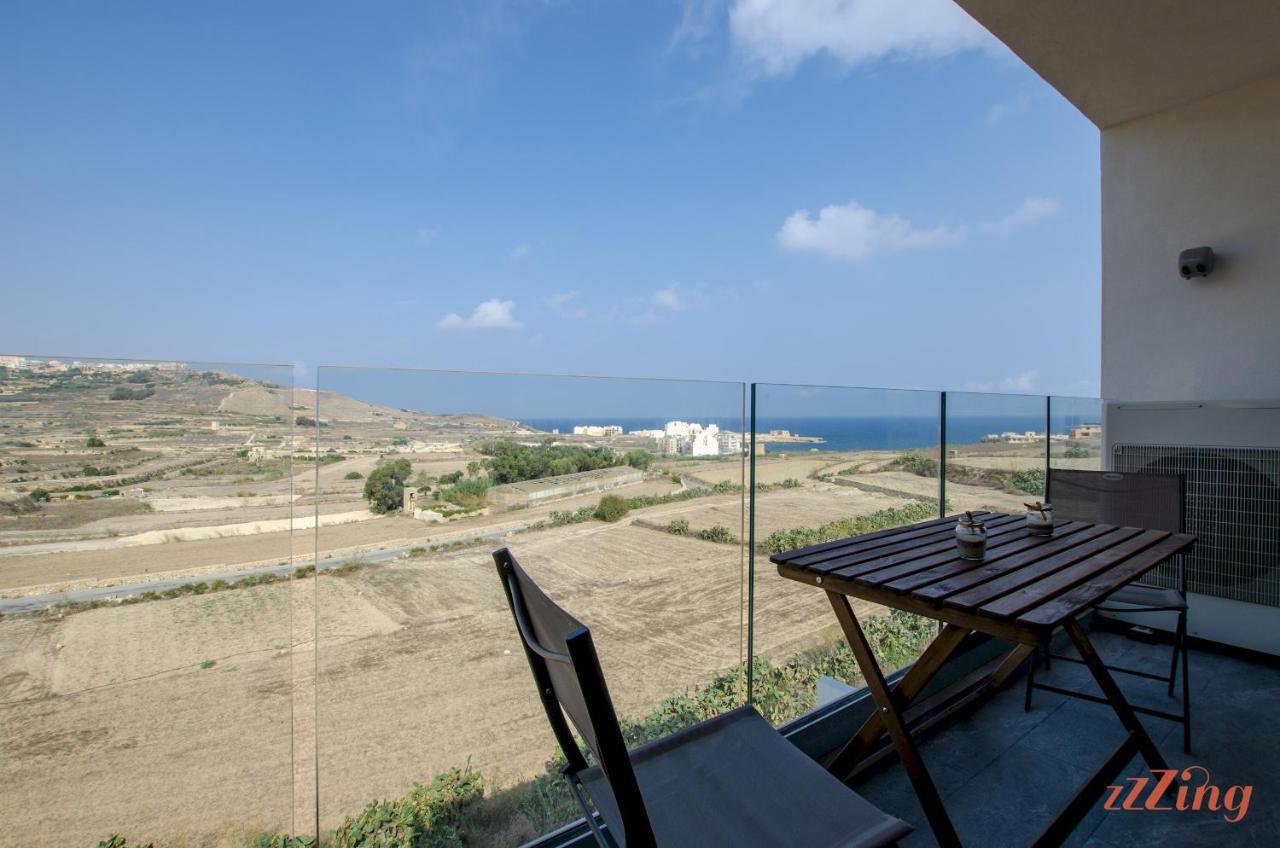 Apartment 2 Bed W Distant Sea And Country Views *