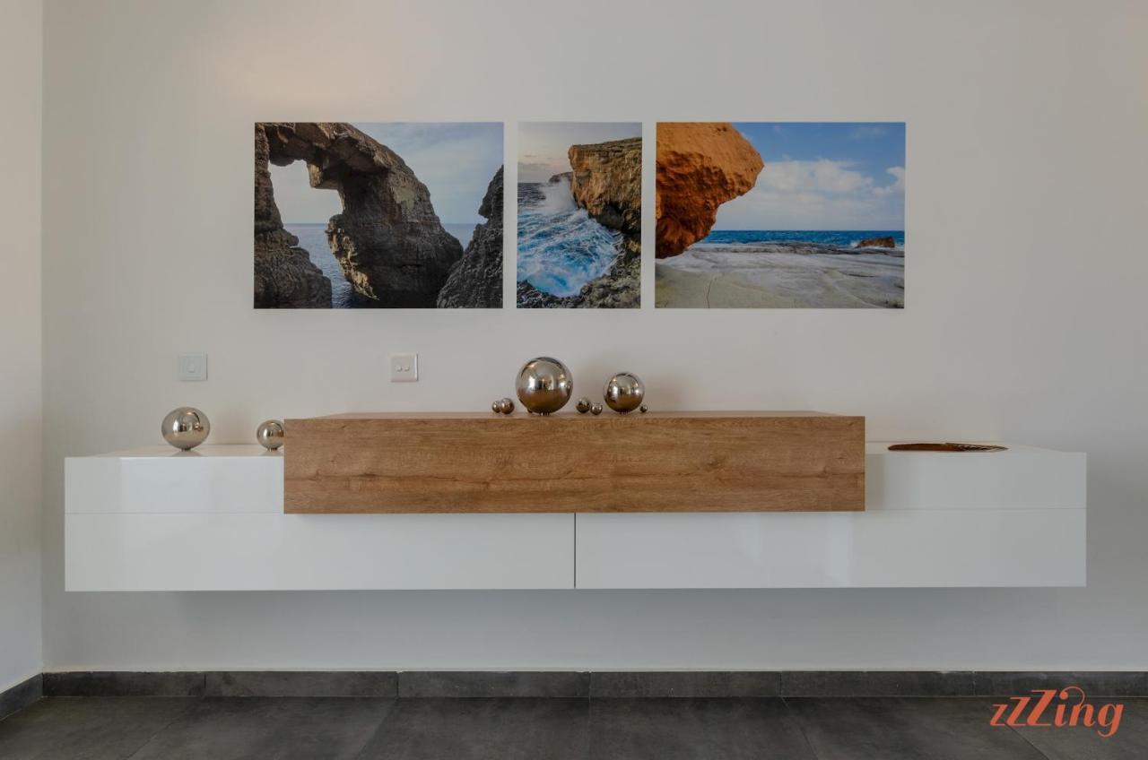 2 Bed W Distant Sea And Country Views Apartment