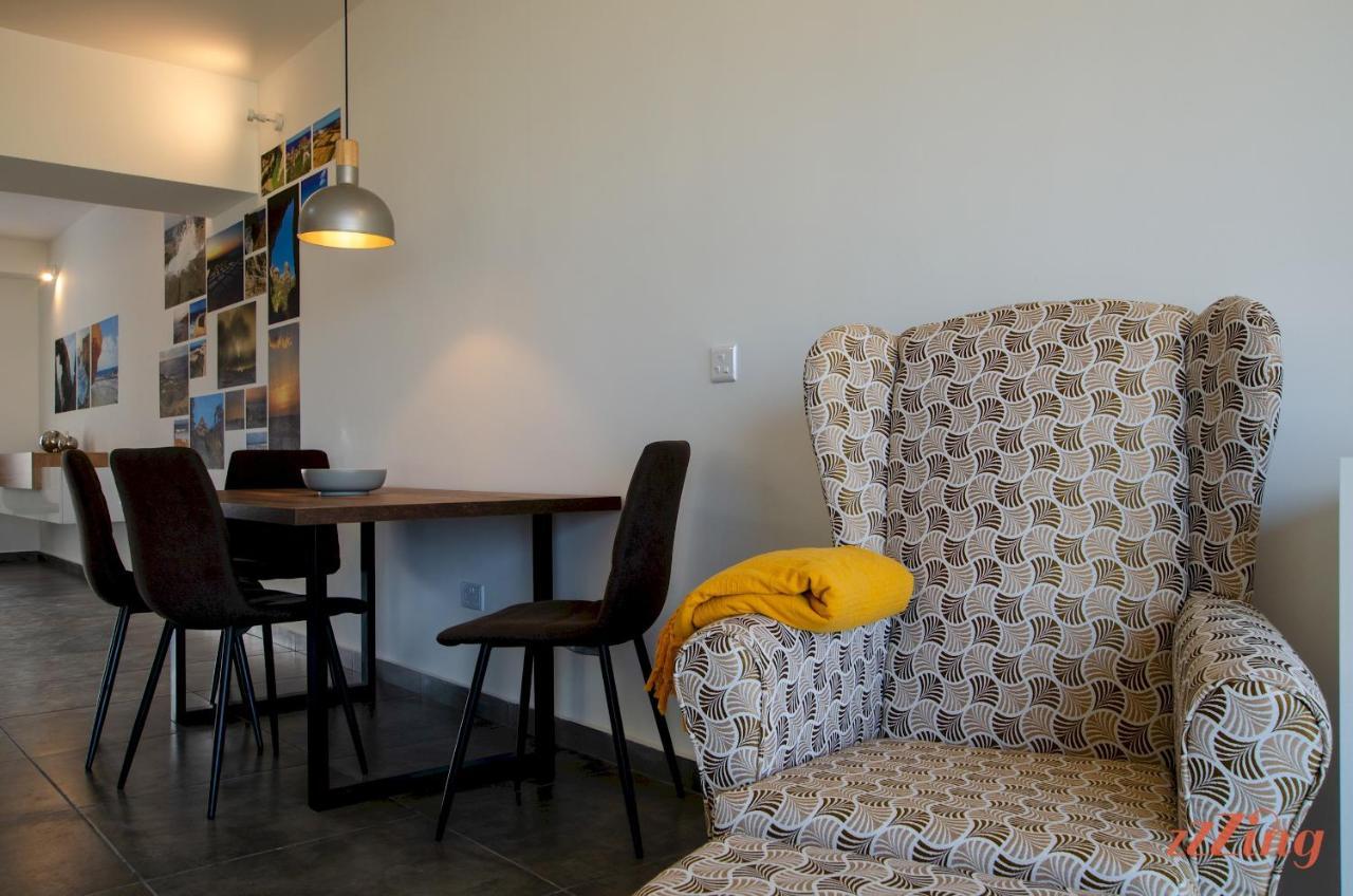 2 Bed W Distant Sea And Country Views Марсалфорн
